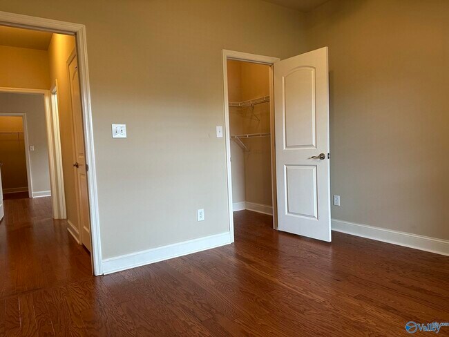 Building Photo - 483 E Mossyleaf Dr SW