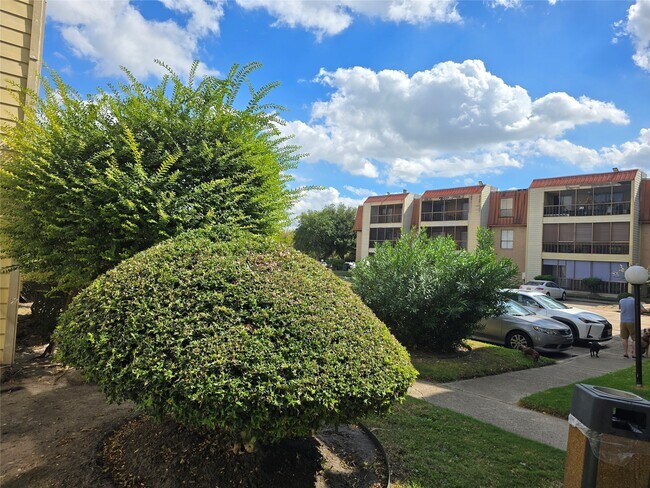 Building Photo - 10110 Forum W Dr