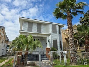 Building Photo - 916 Avenue H