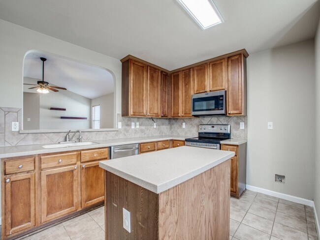 Building Photo - 1002 Magnolia Field