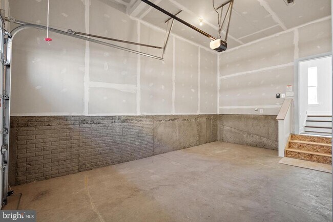 Building Photo - 596 Watermans Dr