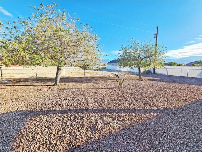 Building Photo - 960 Lone Pine Rd