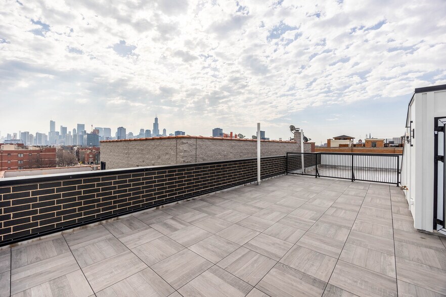 Building Photo - 1610 W Grand Ave