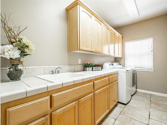 Building Photo - 109 Sterling Oaks Dr