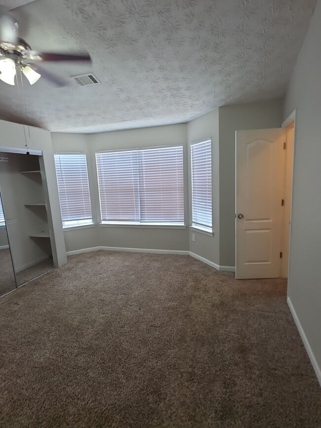 Building Photo - 3111 Fields Dr