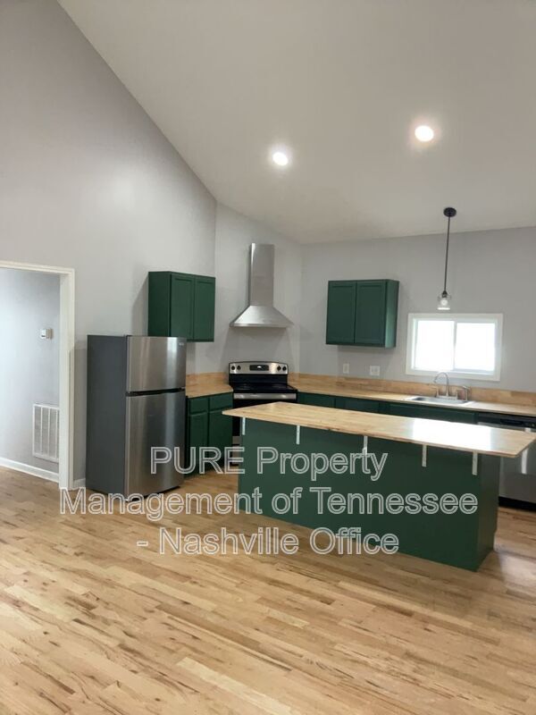 Building Photo - 1405 Russell St