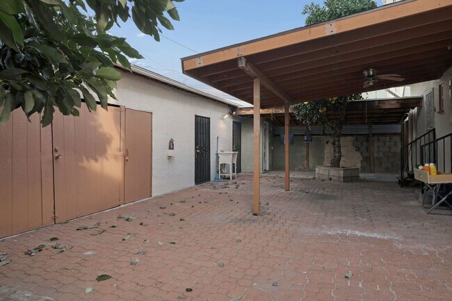 Building Photo - 5371 Louis Pl