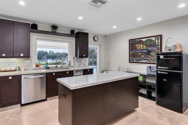 Building Photo - 415 Rovino Ave