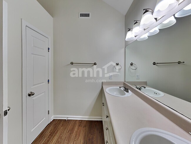 Building Photo - 315 Madrid Dr