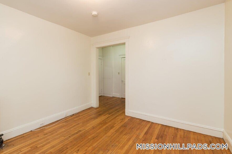 Building Photo - 49 Worthington St