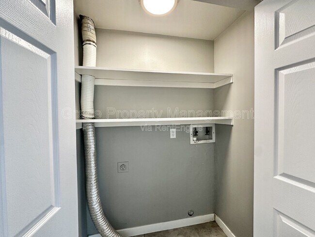 Building Photo - 13274 E Asbury Dr