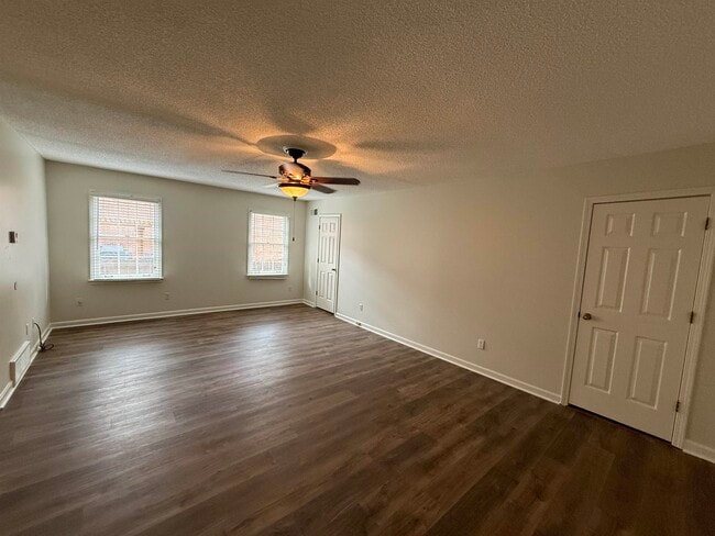 Building Photo - 3048 Sandy Creek Dr