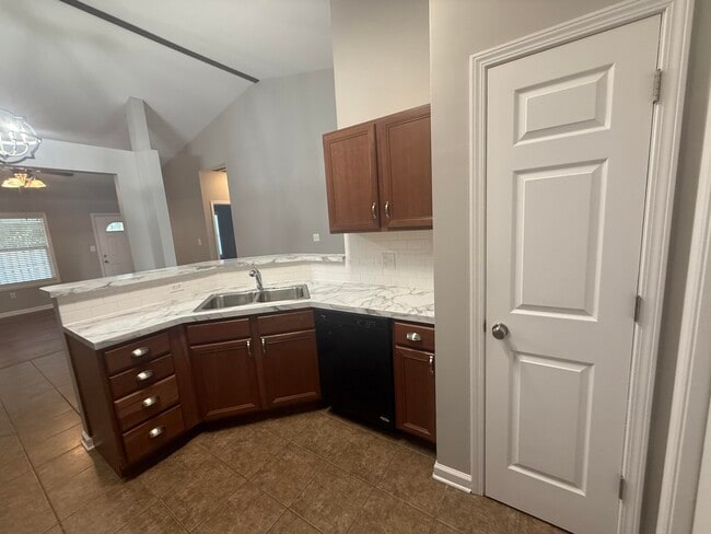 Building Photo - 858 Melanie Ln