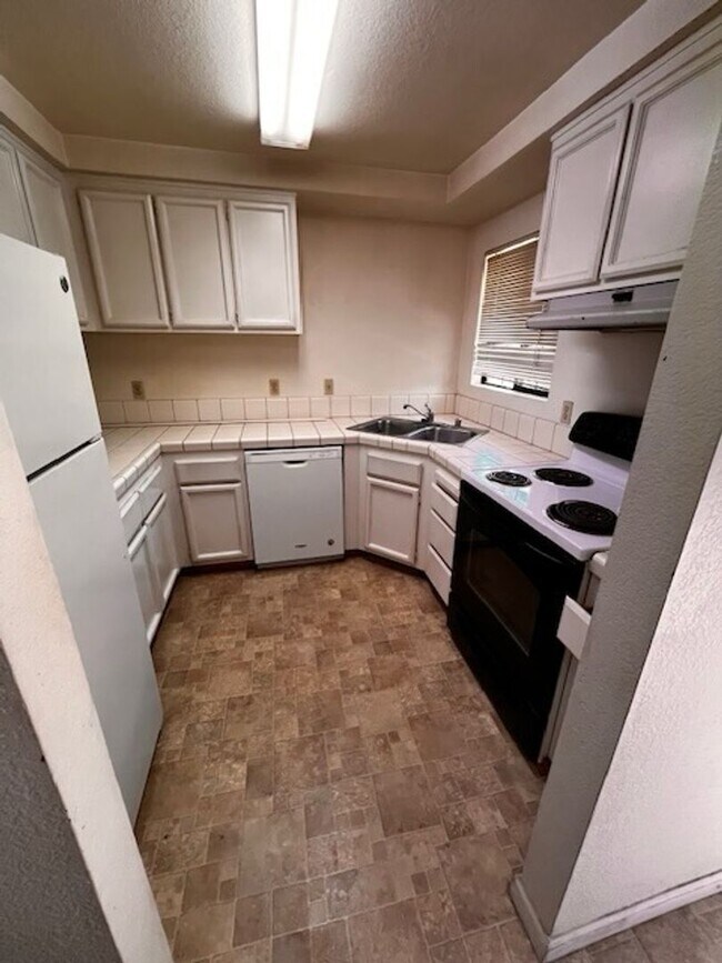 Building Photo - OPEN HOUSE!! SUNDAY, AUG. 3RD @ 11AM- 2PM