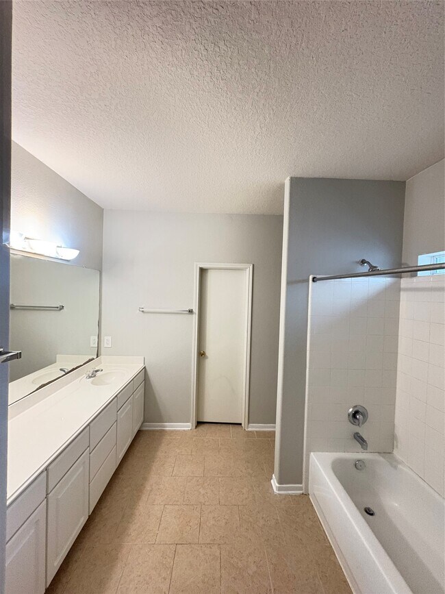 Building Photo - 2679 Cypressvine Dr