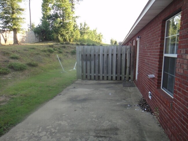 Building Photo - 3bed/3bath Longleaf Duplex for August!