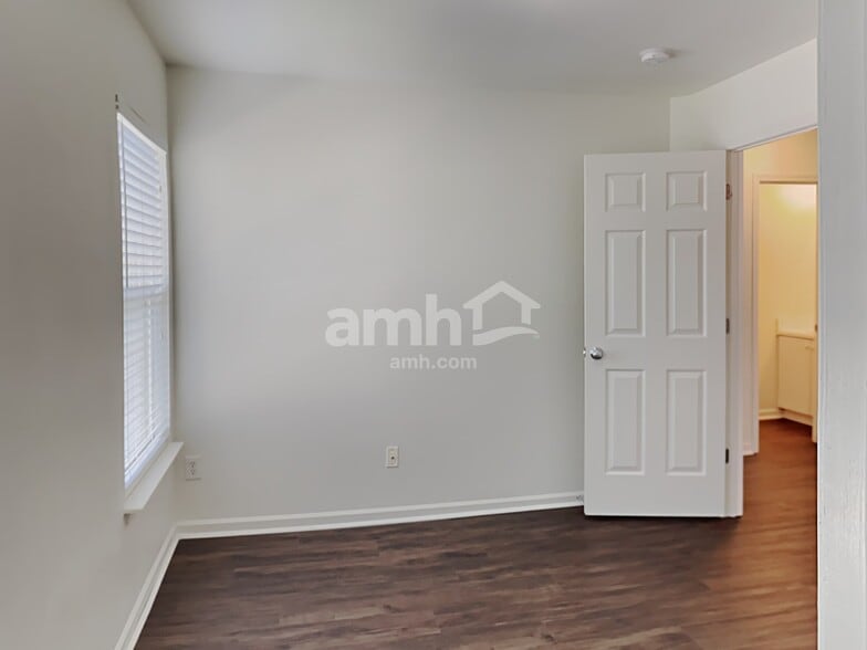 Building Photo - 3709 Pinkham Way