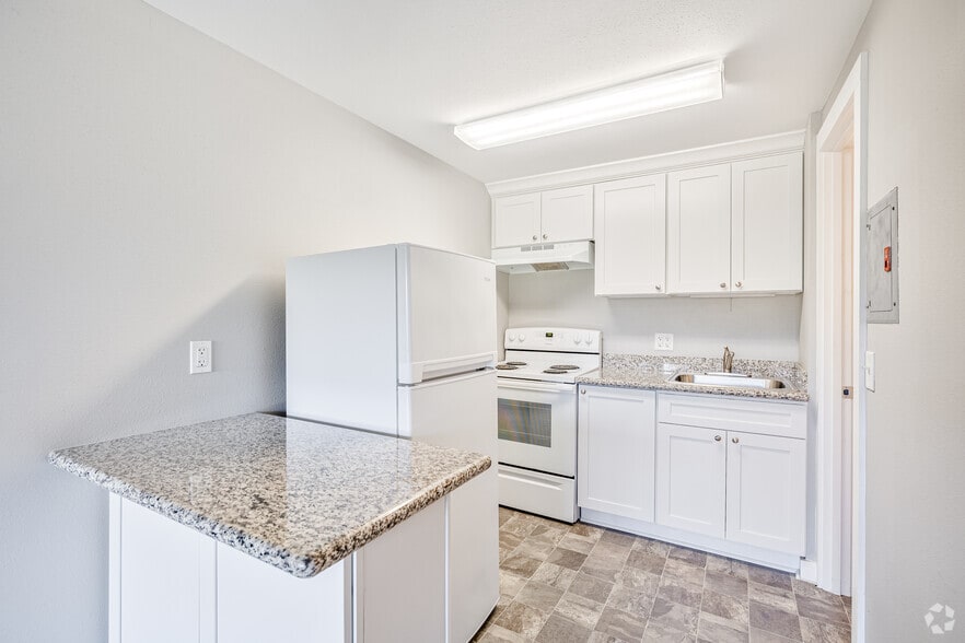 Studio, 1BA - 300SF - Kitchen - Northgate Terrace I