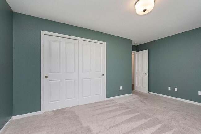 Building Photo - Updated 3 Bedroom Ranch on a Cul-De-Sac in...
