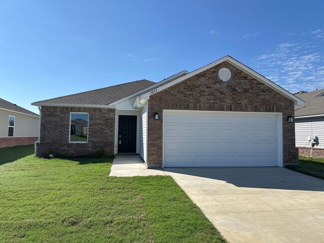 Building Photo - Pre-Leasing Now! Don't Miss This Charming 3-Bedroom, 2-Bath Home in Claremore