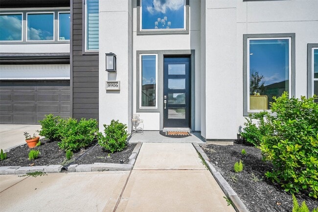 Building Photo - 8906 Luddenham Lilac Ln