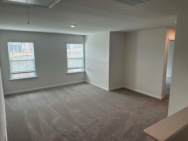 Building Photo - 152 Giant Oak Ave