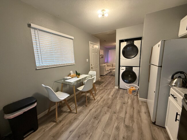 Building Photo - 1026 Mazatlan Cir