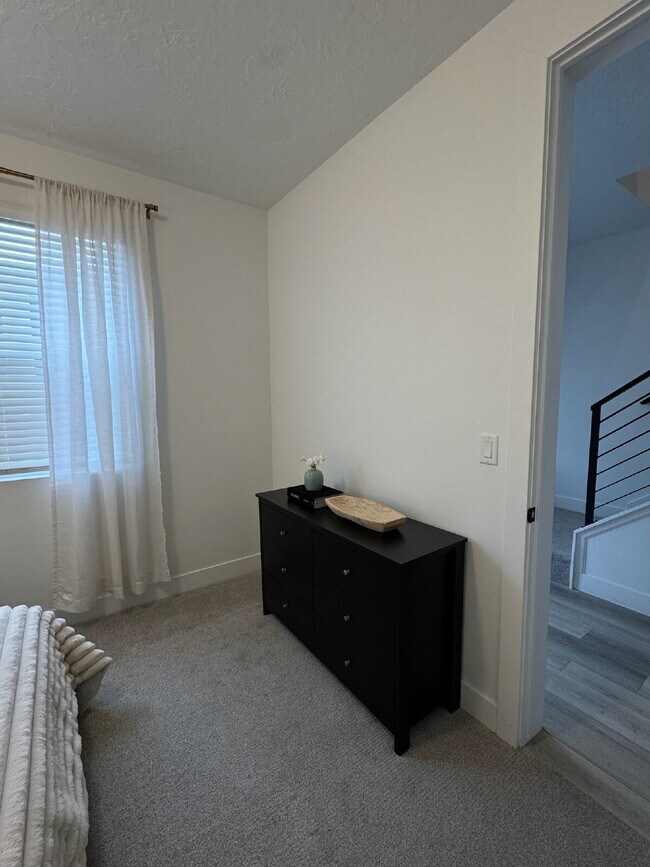 Building Photo - "Spacious 4-Bed Townhouse with Scenic Views & Rooftop Patio in American Fork!"