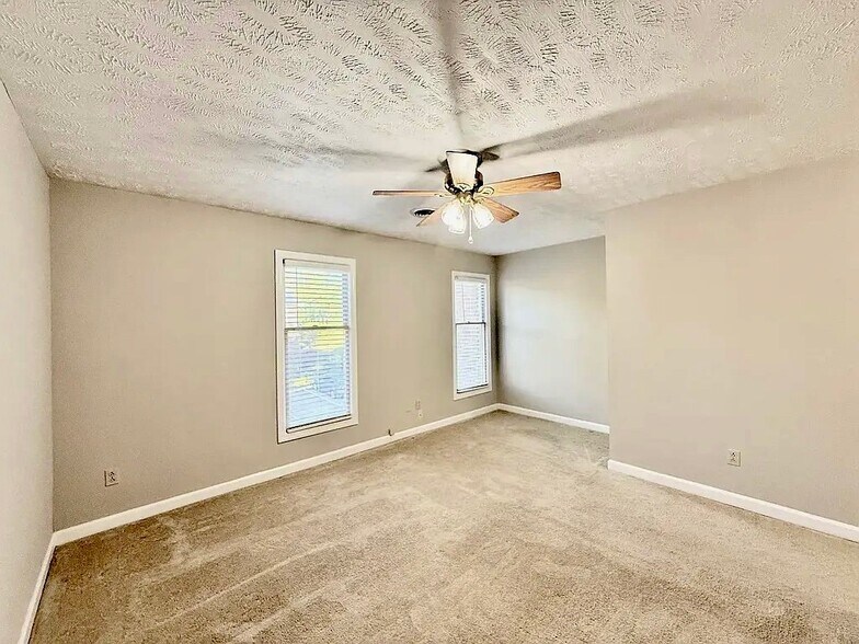 Building Photo - 4013 Heather Ct NW
