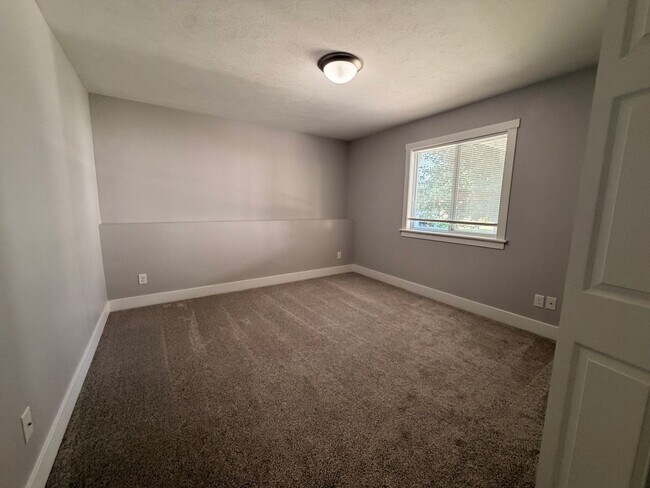 Building Photo - 1627 Hamlet Dr