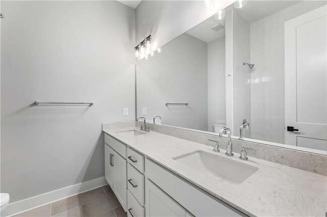 Building Photo - 2035 Parkside Ln