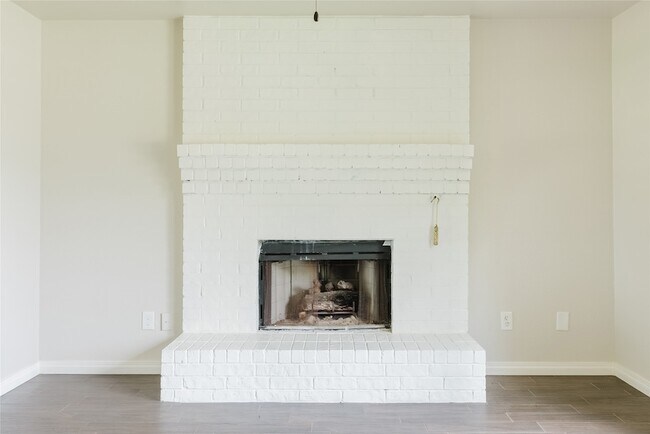 Building Photo - 2637 Austin Dr