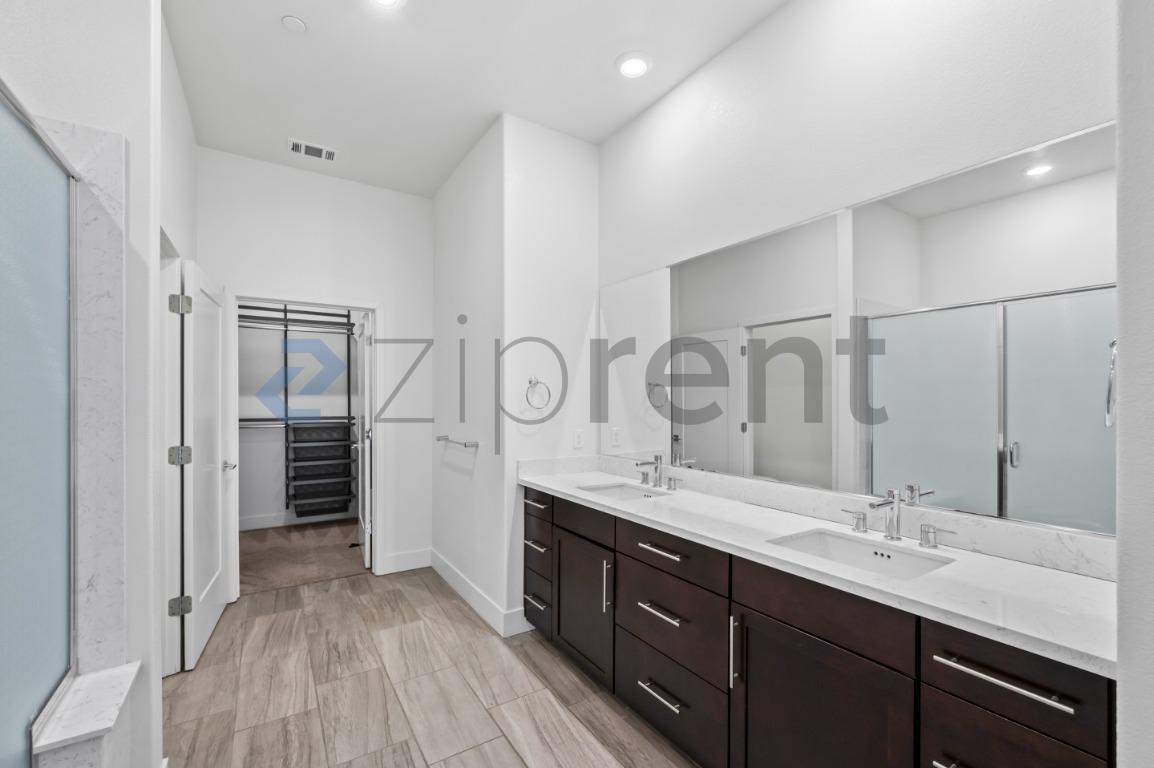 Building Photo - Unit 30