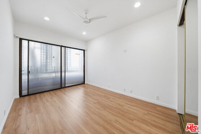 Building Photo - 141 S Linden Dr