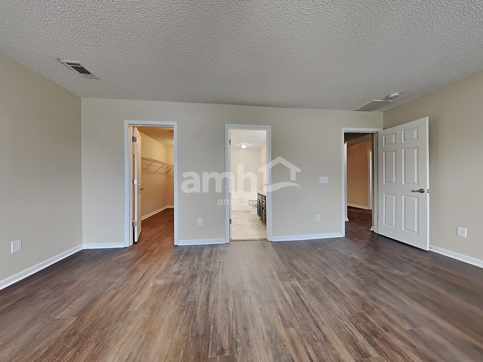 Building Photo - 2030 Clipstone Dr