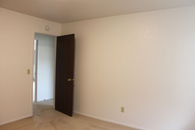 Building Photo - 3 Bedroom Home in Sebastopol