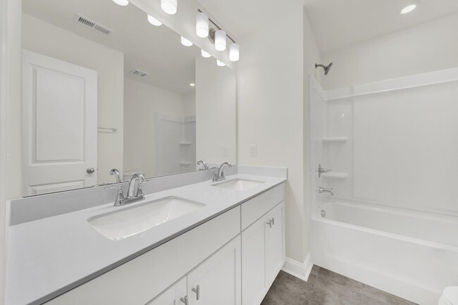 Building Photo - Gorgeous Townhome in Belmont!