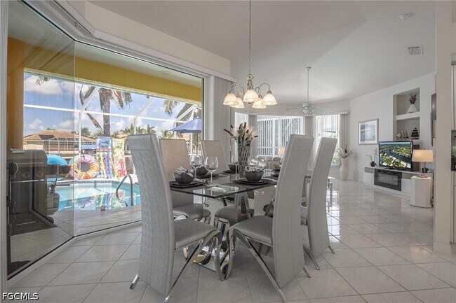 Building Photo - 4412 SW 26th Ave