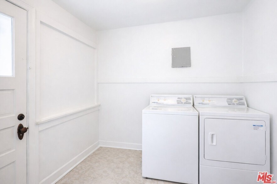 Building Photo - 2345 W 21st St