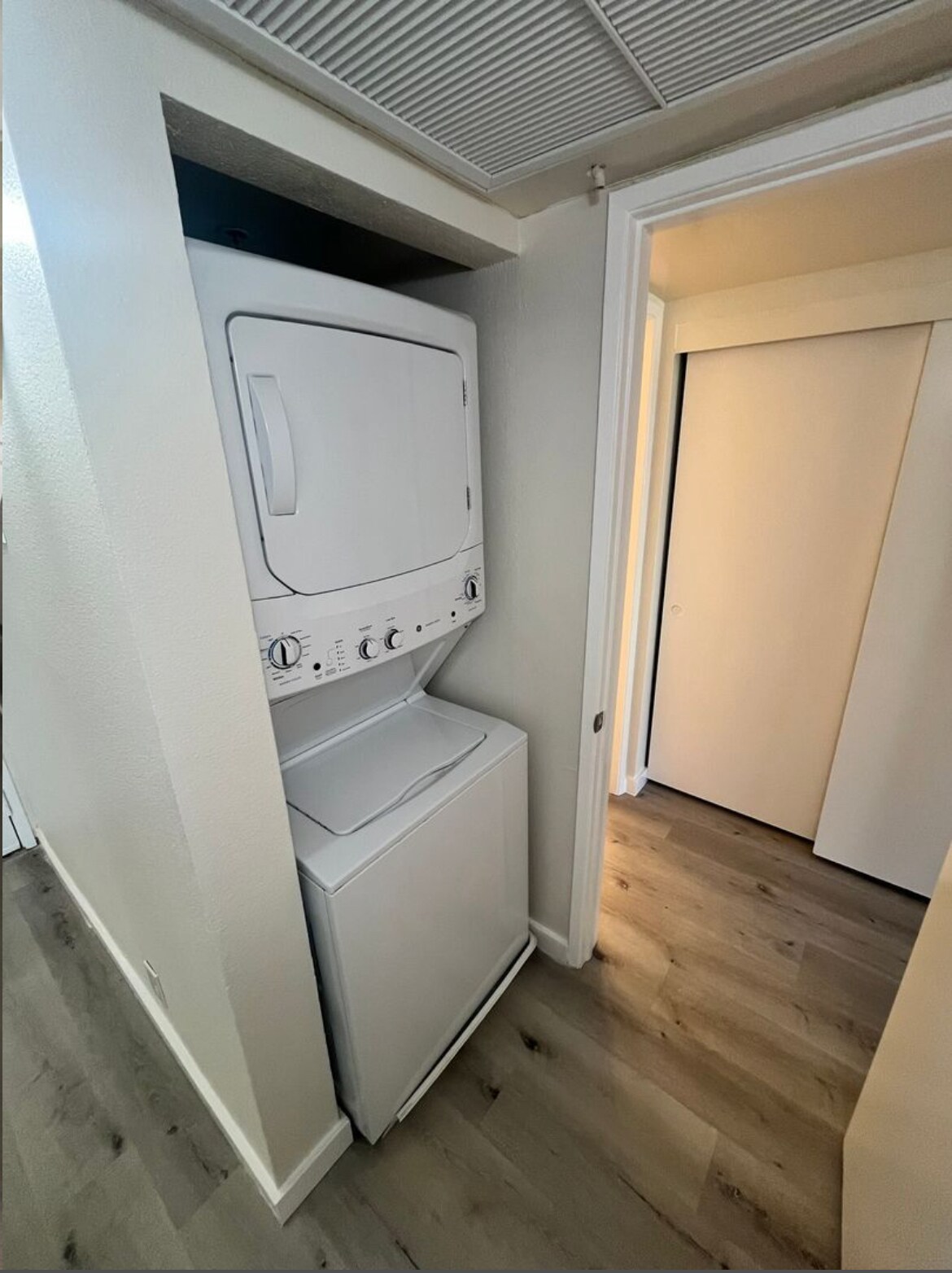 In unit washer and dryer - 3980 Faircross Pl