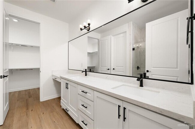Building Photo - 13 S Elevation Dr