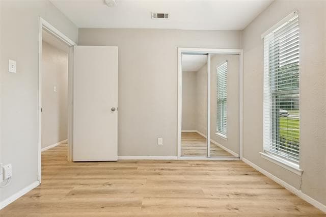 Building Photo - 2117 Oak Brook Dr