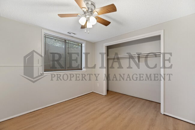 Building Photo - 2202 S White Oak Dr