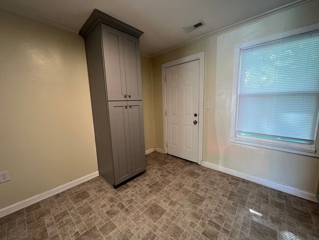 Building Photo - 49 Carver Cir