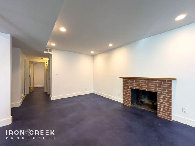 Building Photo - 12 Chateau Pl