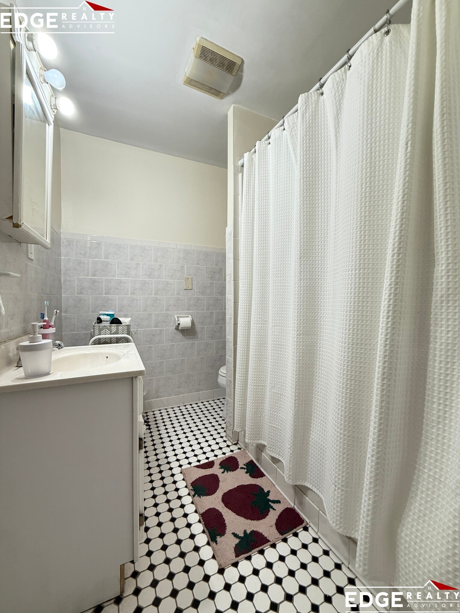 Building Photo - 72 Egmont St