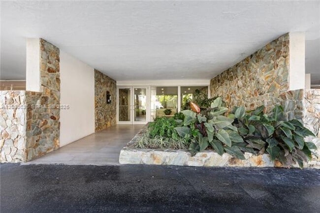 Building Photo - 210 Seaview Dr