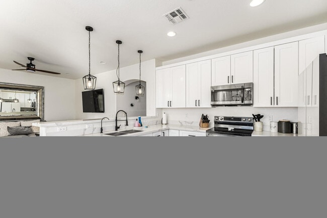 Building Photo - 2707 W Lamar Rd