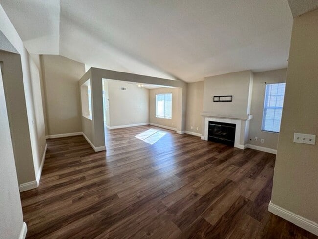 Building Photo - 3 bedroom Temecula home available for LEASE!