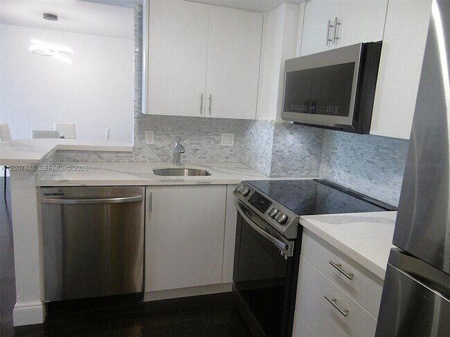 Building Photo - 770 Claughton Island Dr